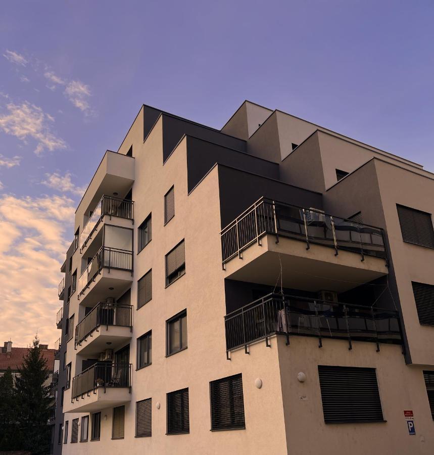 Elegant Escape Apartment I - City Centre 布拉迪斯拉发 外观 照片